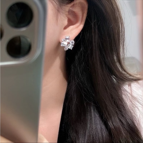 Lab grown diamond earrings - Picture 5 of 5